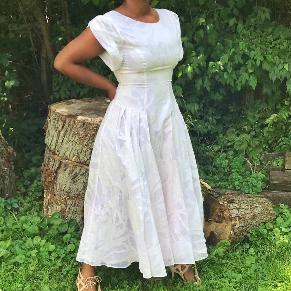 GORGEOUS 80s White Maxi Dress